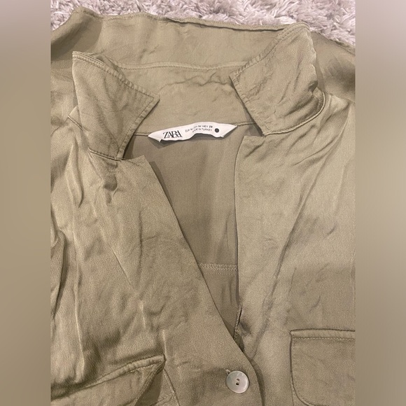 Shinny Green Blouse - Picture 3 of 3